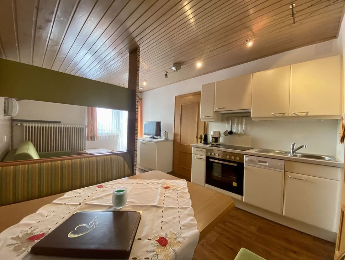 Wohnküche mit Esstisch